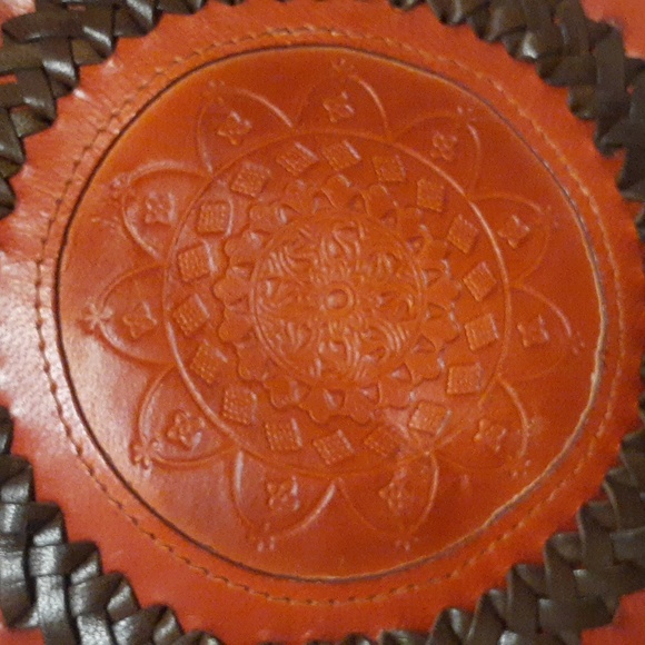 Genuine leather crossbody bag. - Picture 2 of 5